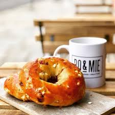 Viennoise Chocolat Blanc Et Cranberries Bo Et Mie Food Bagel Bread