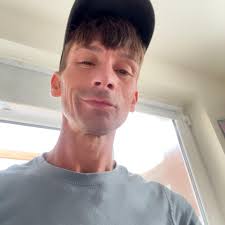 Hiyaa =] I'm just wondering if anyone else is having problems with their  keyboard after iOS 18.1 upgrade. I'm using i15 now my keyboard is lagging,  the speed I'm typing which isn't