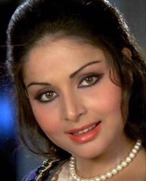 Rakhi Gulzar Portrait Photography with Beautiful Pearls Necklace | Rakhi actress, Rakhi bondhon photo, Rekha actress aesthetic