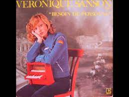 Besoin de personne quand je me suis fait ma loi besoin de personne quand il est venu vers moi. Veronique Sanson Besoin De Personne Youtube