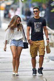 Özil'in sevgilisinin evdeki eşyalarını taşıma görüntüleri de yayınlandı. Mandy Capristo Mesut Ozil Mandy Capristo And Mesut Ozil Photos Zimbio