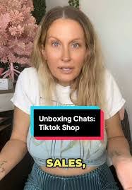 Amber Schooley's Instagram, Twitter & Facebook