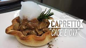 Fate soffriggere la cipolla affettata nel grasso a fuoco vivace finche' comincia ad imbiondire ed unitevi il capretto preventivamente lavato e sgocciolato. Cucina Tradizionale D Abruzzo Il Capretto Cacio E Uova Youtube