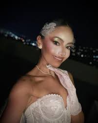 white swan 🦢 #ʜᴀʟʟᴏᴡᴇᴇɴ2022