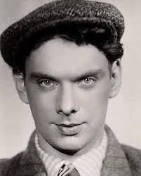 А знаете с кого рисовали Дядю Степу из стихотворения Сергея Михалкова? Да,  с актера Алексея Баталова. А все дело в том, что перрвой женой Алексея  Владимировича была Ирина