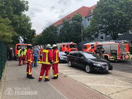 Bei immobilienscout24 finden sie zahlreiche angebote für wohnungen mit garten zur miete in köpenick. Berliner Feuerwehr Twitterissa Brand In Kopenick Es Brannte In Einer Wohnung Eines Mehrfamilienhauses Mehrere Personen Wurden Aus Dem Gebaude Gerettet Und Werden Vom Rettungsdienst Gesichtet Und Behandelt Weitere Infos Folgen Https T Co