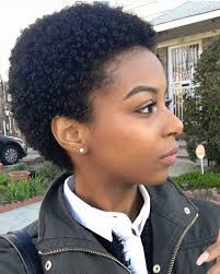 Ainsi, les styles de cheveux afro sont hautement préférés. Coupe Courte Femme Afro Afrodelicious Salon Nappy