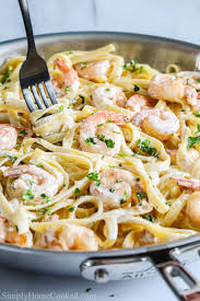 This Shrimp Alfredo Pasta Is So Deliciously Rich Made With Garlic Cream And Parmesan You Ll Love In 2020 Shrimp Alfredo Pasta Pasta Recipes Alfredo Shrimp Alfredo