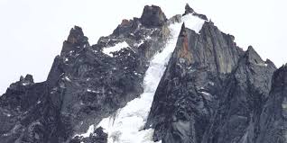 Mais ce n'est qu'en août 1786 que deux habitants de chamonix atteignent le sommet du mont blanc : Mont Blanc L Irrespect Atteint Des Sommets Sur Le Toit De L Europe