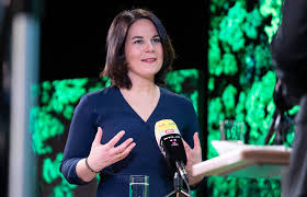 Wer ist der mann an ihrer seite? Kanzlerkandidatin Annalena Baerbock Die Grune Zauberin