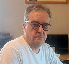 Manuel Valero ultima su próximo libro, «Un hombre del barrio»