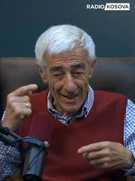 Po mos të kishte përjetuar një përkrahje të sinqertë nga mësueset,  psikologu amerikan me karrierë Adam Sáenz, do të përfundonte si dështak pa  shpresë dhe motiv për jetë në llumin e shoqërisë.