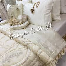 Nevresim Takimi Sal Desenli Ipek Saten Kumasa Yine Sal Desenli Fransiz Danteli Calistik Duz Ve Desenli Kumasi Kombinledik Ince Instagram Nevresim Ve Dantel