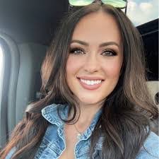 Heidi Bowling's Instagram, Twitter & Facebook