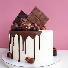 Gateau Anniversaire En 2020 Decoration Gateau Chocolat Idee Gateau Decoration Gateau Facile