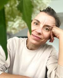 niedawno miałam gorsze samopoczucie, o czym napisałam. wynikła z tego  aferka, tzn. ludzie, którzy nie mają pojęcia kim jestem, jak żyję i o czym  piszę, zaczęli to krytykować. przypadkowi ludzie, dodam. w