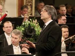 Der dirigent riccardo muti kehrt roms oper den rücken. Wiener Neujahrskonzert Mit Dirigent Riccardo Muti Lokales Ludwigsburger Kreiszeitung