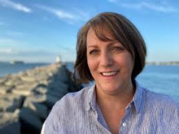 Creating Online Classroom Community in a Divisive Political Climate