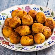 Chiftelele de post sunt o idee perfecta pentru zilele de post, meniurile vegetariene si zilele de vara atunci cand doriti o masa usoara, fara carne (stiu ca sunt prajite, dar sunt gustoase. ChifteluÈ›e De Morcovi È™i Cartofi