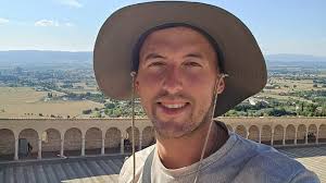 Es santafesino y está recorriendo el Camino de Santiago de Compostela desde  Roma: “Pareciera que todo está escrito”