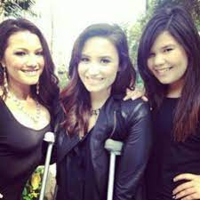 Other early work of de la garza was playing a younger version of her sister demi lovato. Pin On Demi 3