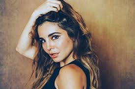 Cuántos hermanos tiene Martha Higareda?