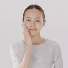 MUJI Cotton] Use cotton to save lotion. First, soak these peelable cotton  pads with a good toning water. Apply it to your skin with a patting motion.  Then, separate these MUJI Peelable