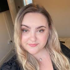 We are coming out for my daughters wedding at the end of May, is there  anywhere we can get her wedding dress steamed, we are staying in villa in  Protaras