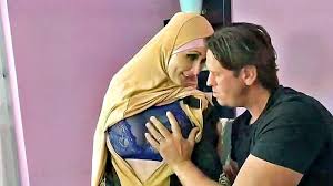 A Curvy Muslim Woman Showcases Her Oral Skills And Receives A Cumshot -  XXXBP