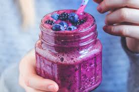 Erfahre mehr über die richtigen zutaten und teste die grundlage eures smoothies zum abnehmen sollte daher möglichst immer grünes blattgemüse wie blattspinat, grünkohl oder feldsalat sein. Smoothie Diat Detox Mit Obst Und Gemuse Fit For Fun