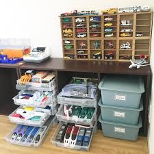 子どもが大好きなおもちゃ プラレール タカラトミー をうまく収納したい という方は多いかもしれません 理想は 片づけやすさと使いやすさを兼ねた収納法ですよね そこで 今回のkufura収納調査隊は 収納上手な達人たちが実践しているプラレール収納を調査