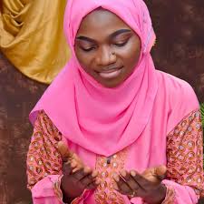 Bestiesss! Let us keep changing narrative of what a typist Nigerian kitchen  should look like 🥰 I know many Nigerian kitchen have these and more Right?  Please send this to your landlords