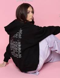 Mode de petite fille mode fille enfants stylés vêtements filles vêtements de petites filles look romantique vetement enfant manches longues le look. Eva Queen Pull En 2021 Sweat Capuche Jeune Chanteuse Essentiels Mode