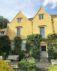 Pippa Janey On Instagram A Ray Of Sunshine Visiting This Stunning Cotswold House And Garden Last Summer Was One Of My High In 2020 Cotswold House Pretty House House