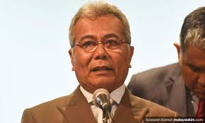 Beliau kemudiannya dilantik sebagai ketua pemuda umno pagoh seterusnya setiausaha di bahagian itu pada 1976. Malaysiakini Setiausaha Politik Redzuan Nafi Ada Sidang Media