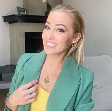 Who's binging Season 4 of Selling Sunset? 🙋🏻‍♀️ We love seeing the  beautiful @themaryfitzgerald and @amanzasmith wearing their invisaWear  jewelry! 😍