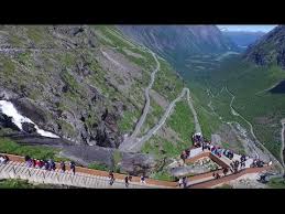 Located on norway's west coast, trollstigen is perched within a dramatic pass between the deep fjords that characterize the region. Trollstigen Norwegen Spektakulare Gebirgsstrasse Grandiose Ausblicke Youtube