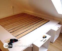 Bettbcherregalstauraum Bedbookshelfstorage Schlafdomizil Stauraumbett Bettrahmens Bcherregal Dachschrge Grundflche Diy Bett Bett Lagerung Lagerbetten