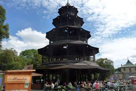 Er misst 375 hektar und zieht sich vom altstadtring bis in den münchner nordosten am westufer der isar entlang. Chinesischer Turm Im Englischen Garten Munchen Bild Walter Noth Garten Munchen Chinesischer Turm Munchen Bilder