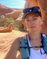 🦖💥 Nothing says motivation like a T-Rex roaring from the sidelines! If  you thought the swim was tough, try running past a 7-foot dinosaur doing  air high-fives and aggressively positive dance moves.