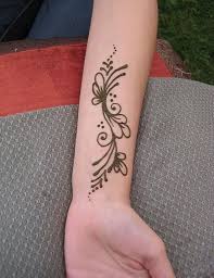 Classic Henna Flowers Tattoo On Wrist By Meghan Mehndi Wrist Henna Henna Designs Easy Henna Tattoo Designs