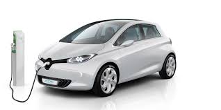 Nicolas senechau (au micro), directeur général du smicval, vendredi dernier lors de la cérémonie des vœux. 2016 Annee Record Pour Les Vehicules Electriques Union Routiere De France