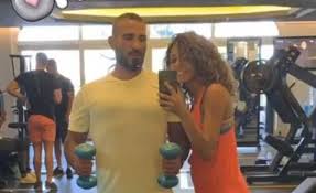 أحمد سعد مطرب مصري شاب وموهوب من مواليد القاهرة. Ø´Ø§Ù‡Ø¯ Ø£Ø­Ù…Ø¯ Ø³Ø¹Ø¯ ÙˆØ®Ø·ÙŠØ¨ØªÙ‡ Ø¹Ù„ÙŠØ§Ø¡ Ø¨Ø³ÙŠÙˆÙ†ÙŠ ÙÙŠ ØµØ§Ù„Ø© Ø§Ù„Ø¬ÙŠÙ… Ø§Ù„ÙÙ† Ø¬Ø±ÙŠØ¯Ø© Ø§Ù„Ø·Ø±ÙŠÙ‚