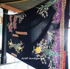 Batik pring sedapur magetan atau batik sidomukti yang berlokasi di desa sidomukti, plaosan. Mengenal Lebih Dekat Batik Magetan