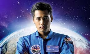 Dato' dr sheikh muszaphar outlines halal's transition from traditional niche to global mainstream and its implications for the industry. This Guy Is An Astronaut An Orthopaedic Surgeon And A Model His Name Is Sheikh Muszaphar Shukor Al Masrie Pics
