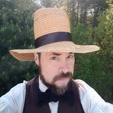 Looking to add a little adventure to your next hike? Foraging for wild  mushrooms is a rewarding way to connect with nature—if you know what you're  looking for. How to Forage for