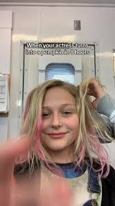 Wren Harris's Instagram, Twitter & Facebook