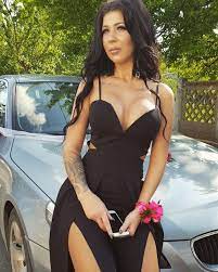 Geanina și denisa, dans provocator. Geanina De La Insula Iubirii A NÄƒscut Prima Imagine Cu BebeluÈ™ul