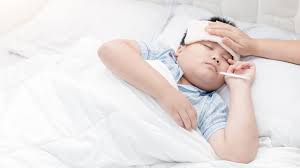 Umumnya demam pada anak bisa terjadi karena dia terlalu lelah karena seharian aktif bermain. Anak Demam Sebaiknya Dikompres Air Dingin Atau Panas Ini Kata Dokter Rsi Hasanah