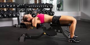 5 Exercices Pour Une Seance Fitness Complete Avec Un Banc De Musculation Banc De Musculation Musculation Muscler Abdos